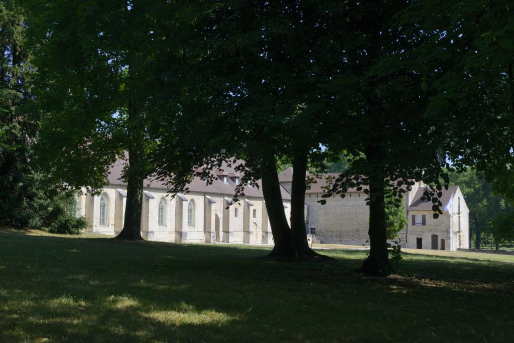 Vue du parc de l'abbaye de Maubuisson